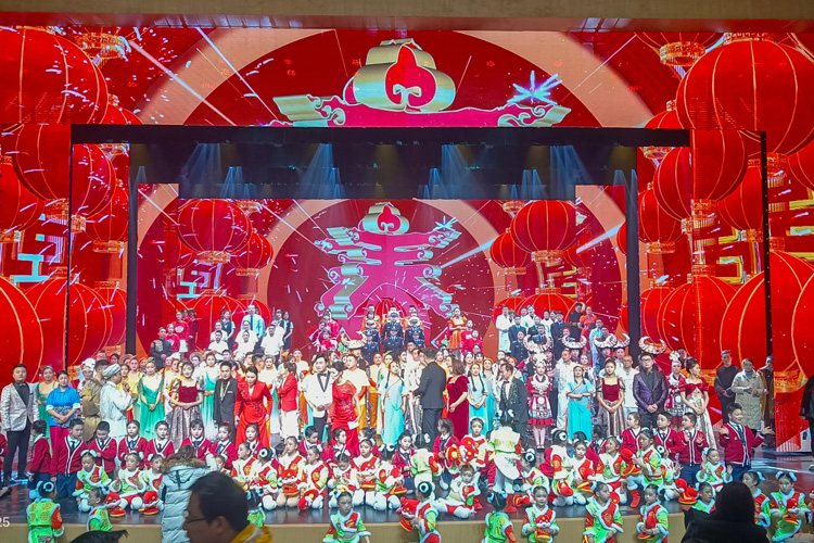 鎮(zhèn)巴縣文化劇場舞臺透明屏